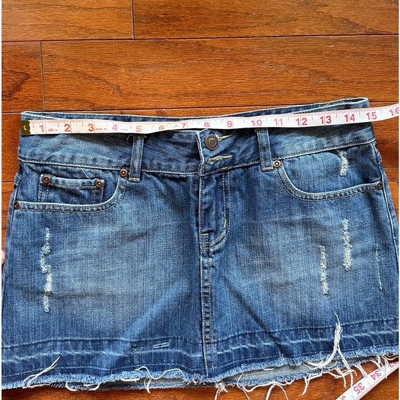 Blue Jean mini skirt size small with rough hem - Picture 7 of 7